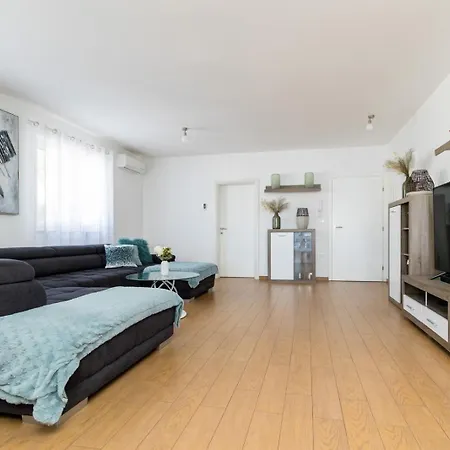 Apartment Luxury Strana