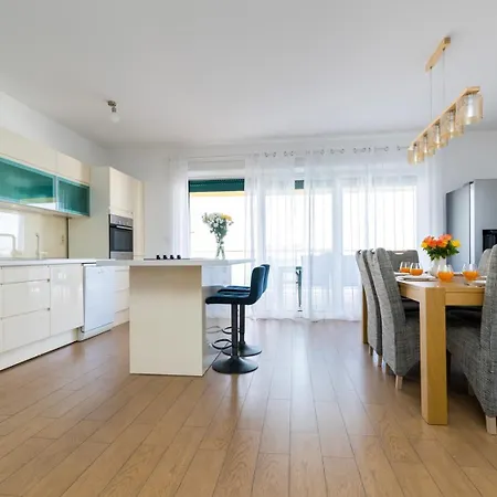 Luxury Strana Omisalj