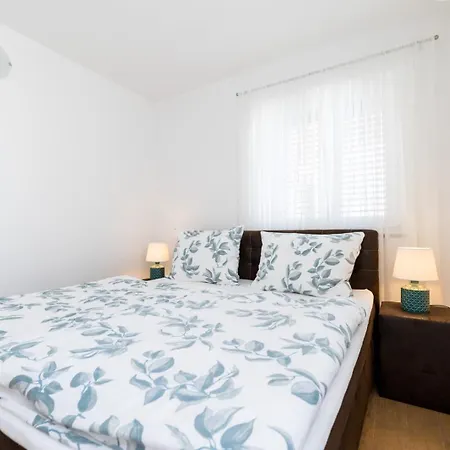 Apartment Luxury Strana